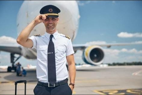 Pilot Salary किती? जाणून घ्या जोखीम आणि जबाबदारी